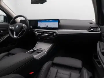 BMW 330i DigitalKey DAB Komfort HiFi Leder 18Zoll
