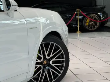PORSCHE Cayenne E-Hybrid 22 Turborad Sportabgas