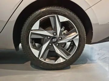 HYUNDAI ELANTRA 1.6 123CP Exclusive CVT