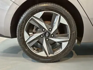 HYUNDAI ELANTRA 1.6 123CP Exclusive CVT