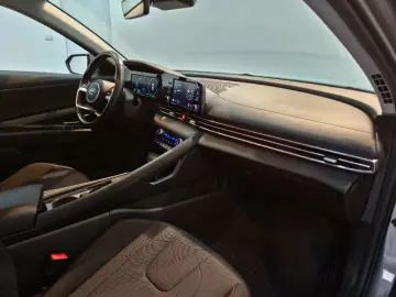 HYUNDAI ELANTRA 1.6 123CP Exclusive CVT