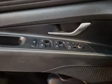 HYUNDAI ELANTRA 1.6 123CP Exclusive CVT