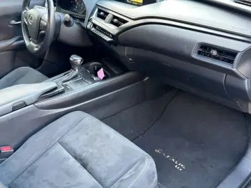 LEXUS UX 250h Executive Line