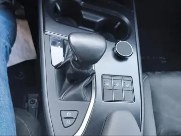 LEXUS UX 250 h Navi Kamera LED 1.Hand Top