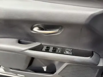 LEXUS UX 250 h STYLE CARPLAY PDC 15 JAHRE GARANTIE