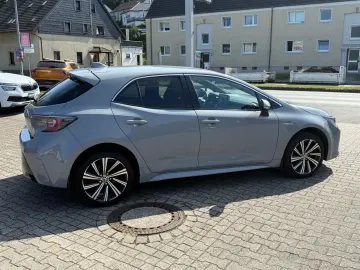 TOYOTA Corolla 1.8 16V Hybrid Automatik