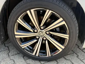 TOYOTA Corolla 1.8 16V Hybrid Automatik