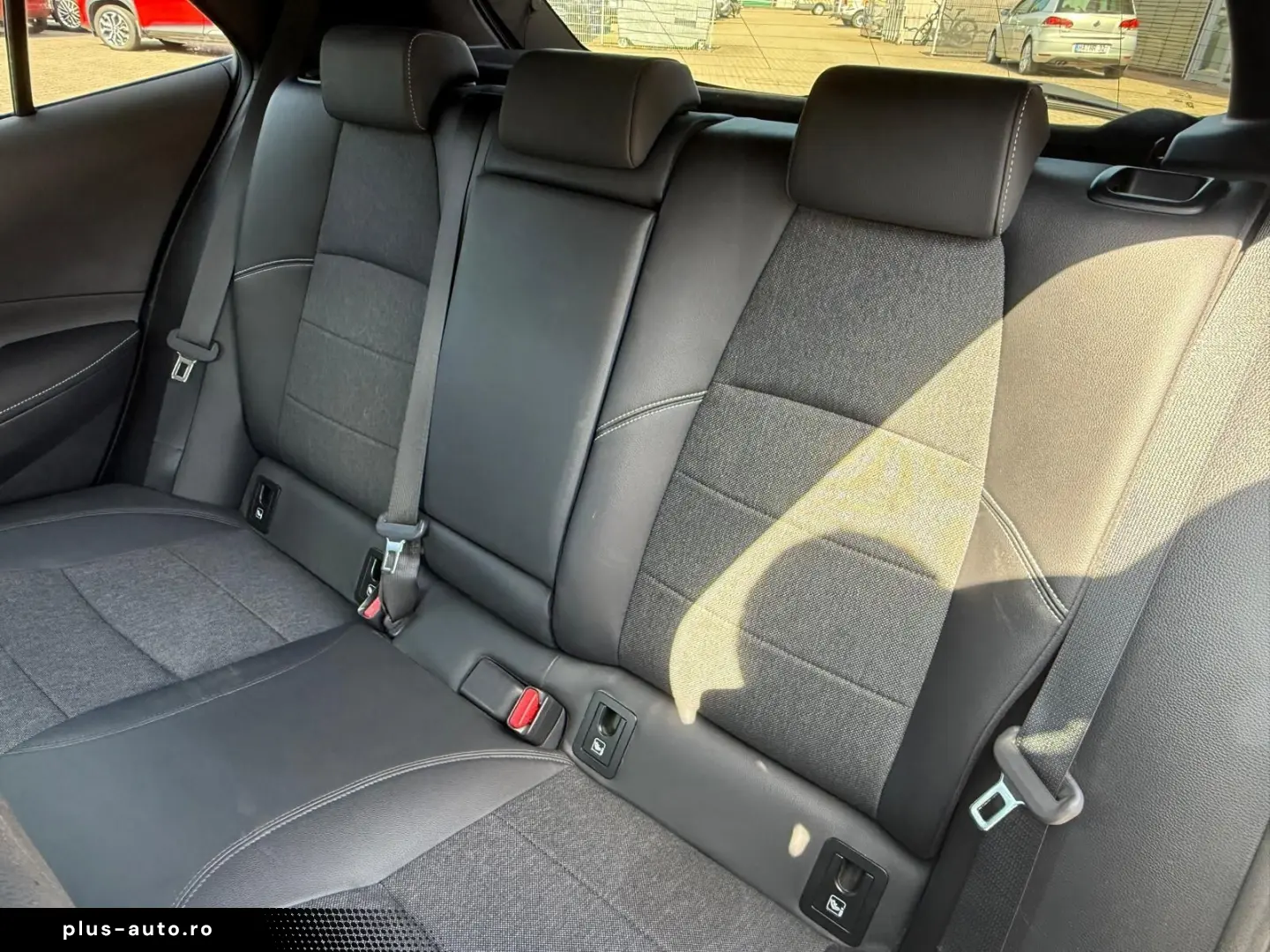 TOYOTA Corolla 1.8 16V Hybrid Automatik