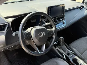 TOYOTA Corolla 1.8 16V Hybrid Automatik