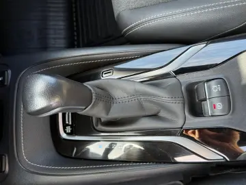 TOYOTA Corolla 1.8 16V Hybrid Automatik