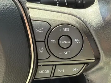 TOYOTA Corolla 1.8 16V Hybrid Automatik