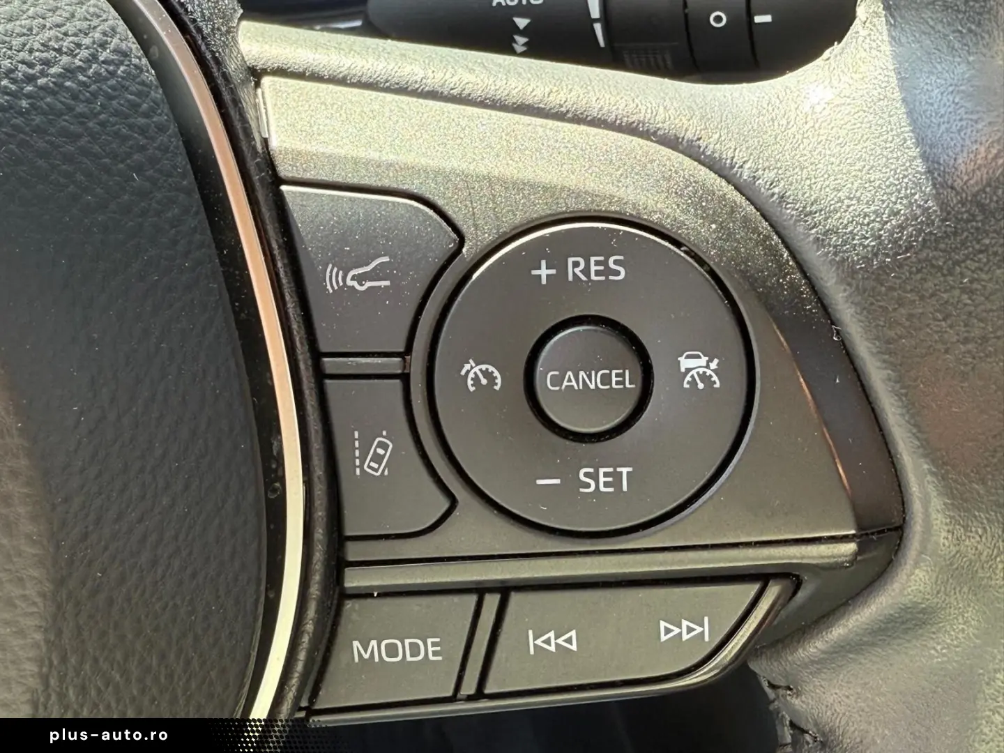 TOYOTA Corolla 1.8 16V Hybrid Automatik