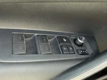 TOYOTA Corolla 1.8 16V Hybrid Automatik