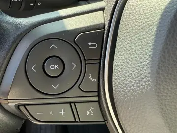 TOYOTA Corolla 1.8 16V Hybrid Automatik