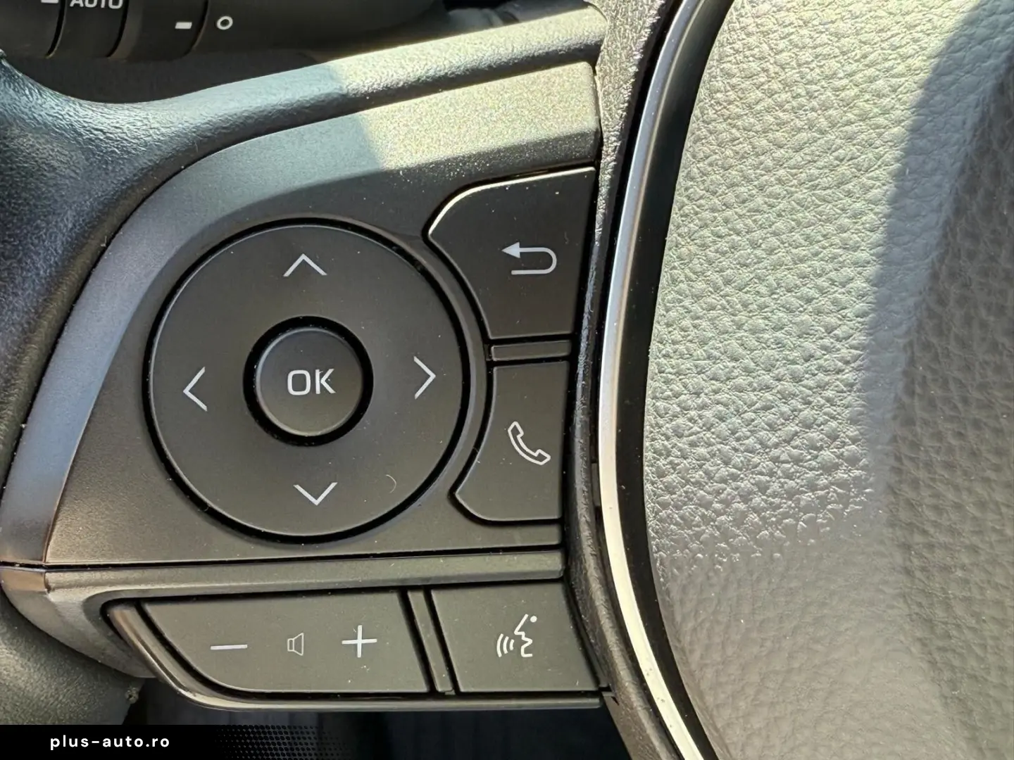 TOYOTA Corolla 1.8 16V Hybrid Automatik