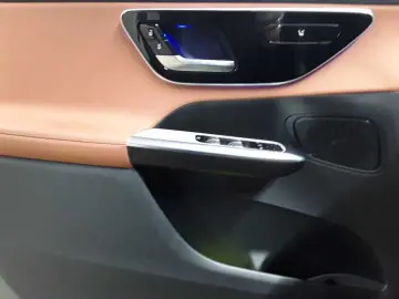 MERCEDES-BENZ GLC 200 4M-AMG Line Advanced KAM360