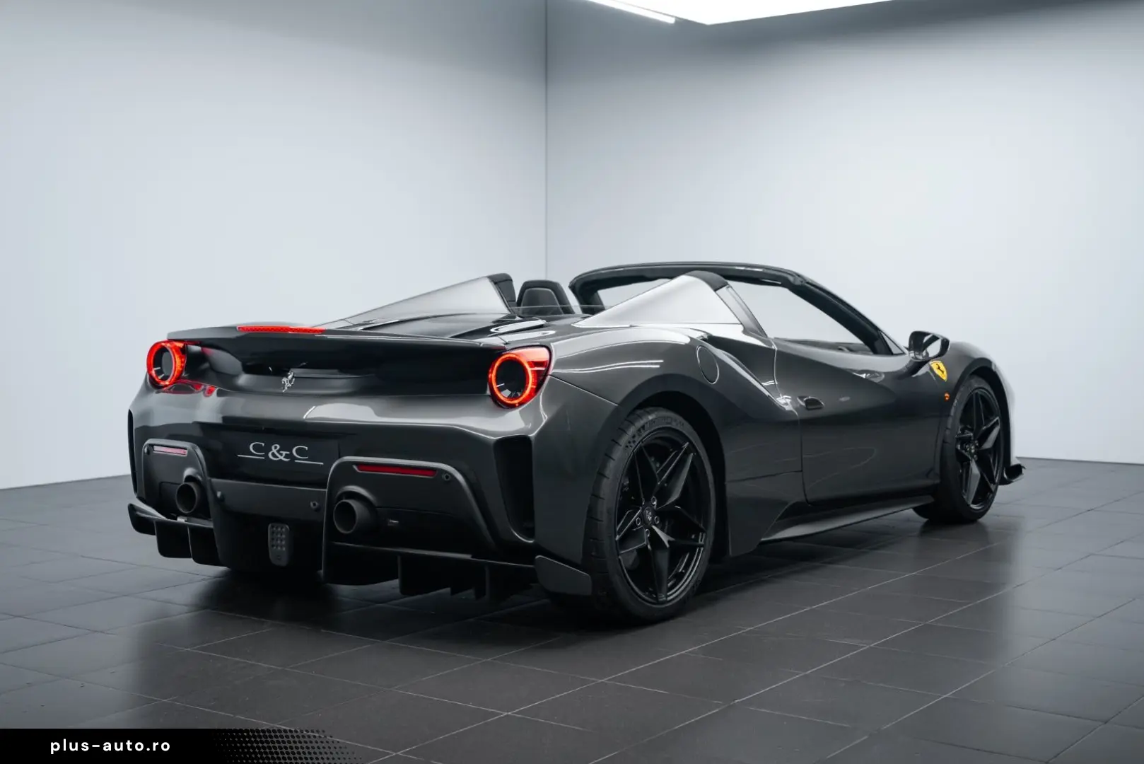FERRARI 488 Pista Spider CARBON LIFT 1. HAND STOCK TOP