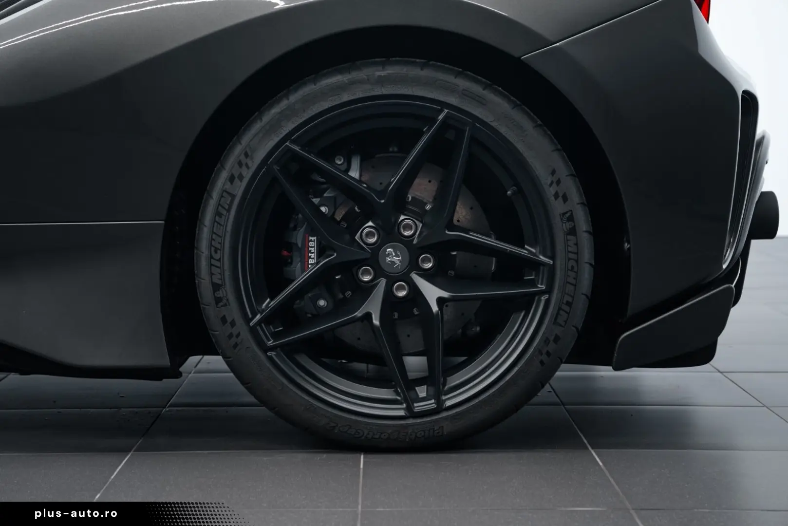 FERRARI 488 Pista Spider CARBON LIFT 1. HAND STOCK TOP