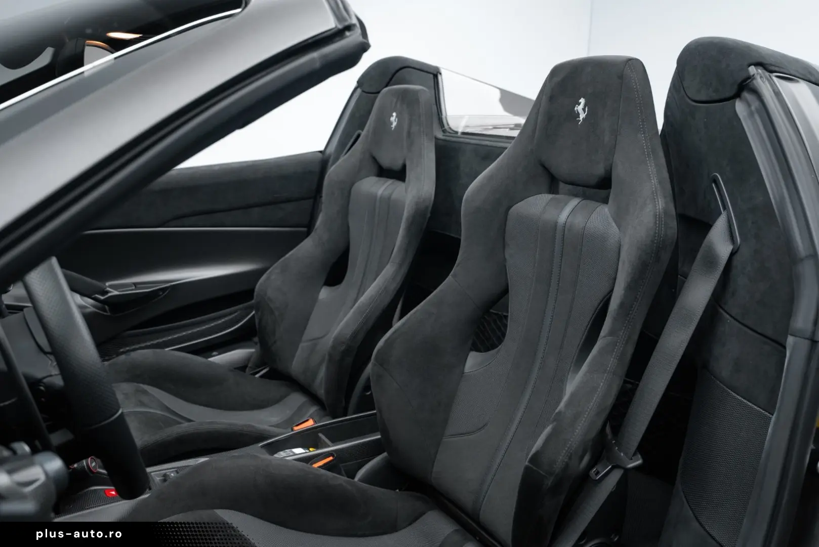 FERRARI 488 Pista Spider CARBON LIFT 1. HAND STOCK TOP