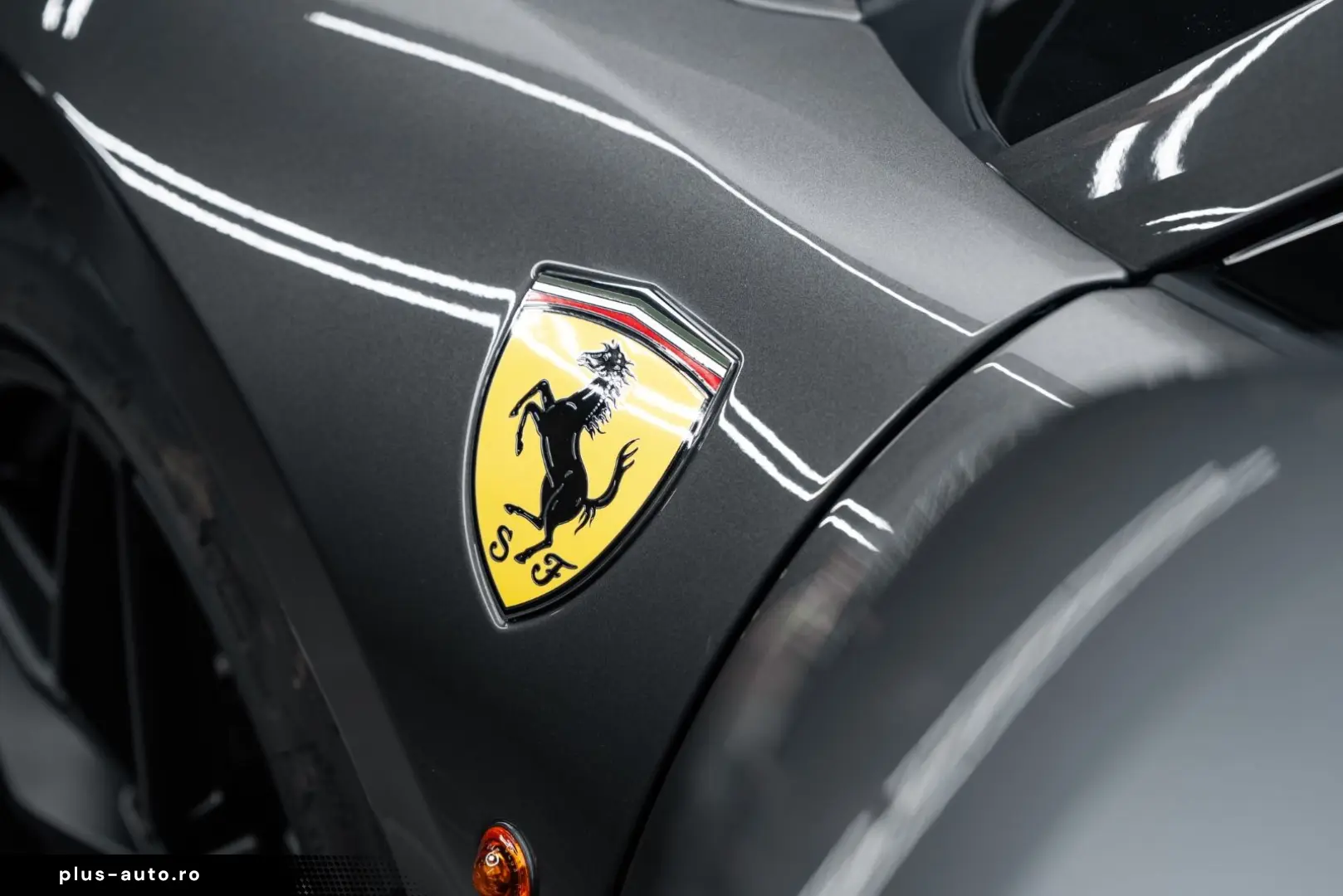 FERRARI 488 Pista Spider CARBON LIFT 1. HAND STOCK TOP