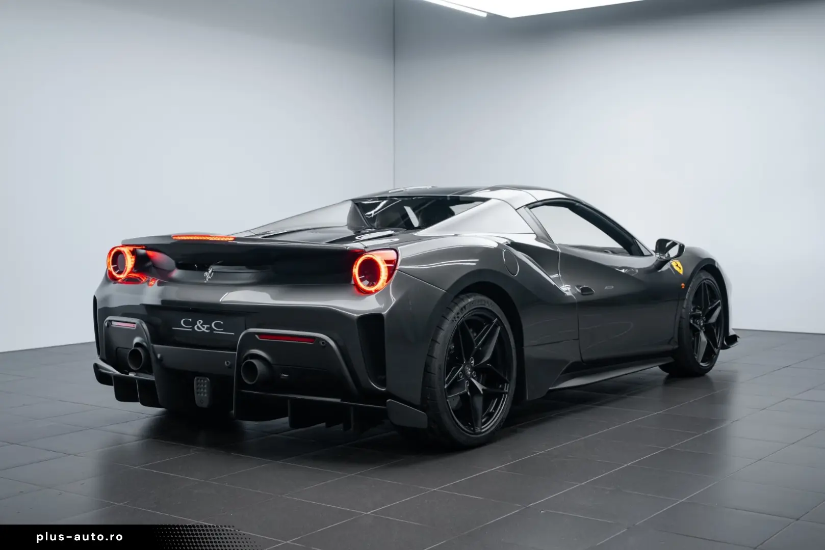 FERRARI 488 Pista Spider CARBON LIFT 1. HAND STOCK TOP