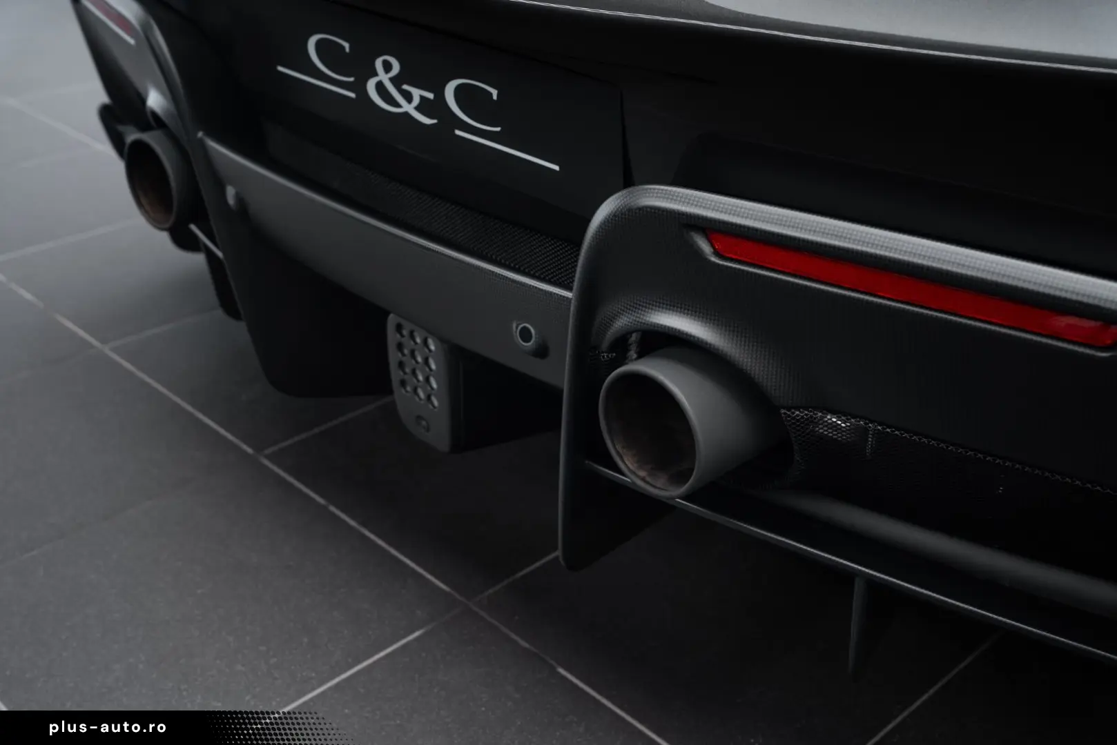 FERRARI 488 Pista Spider CARBON LIFT 1. HAND STOCK TOP