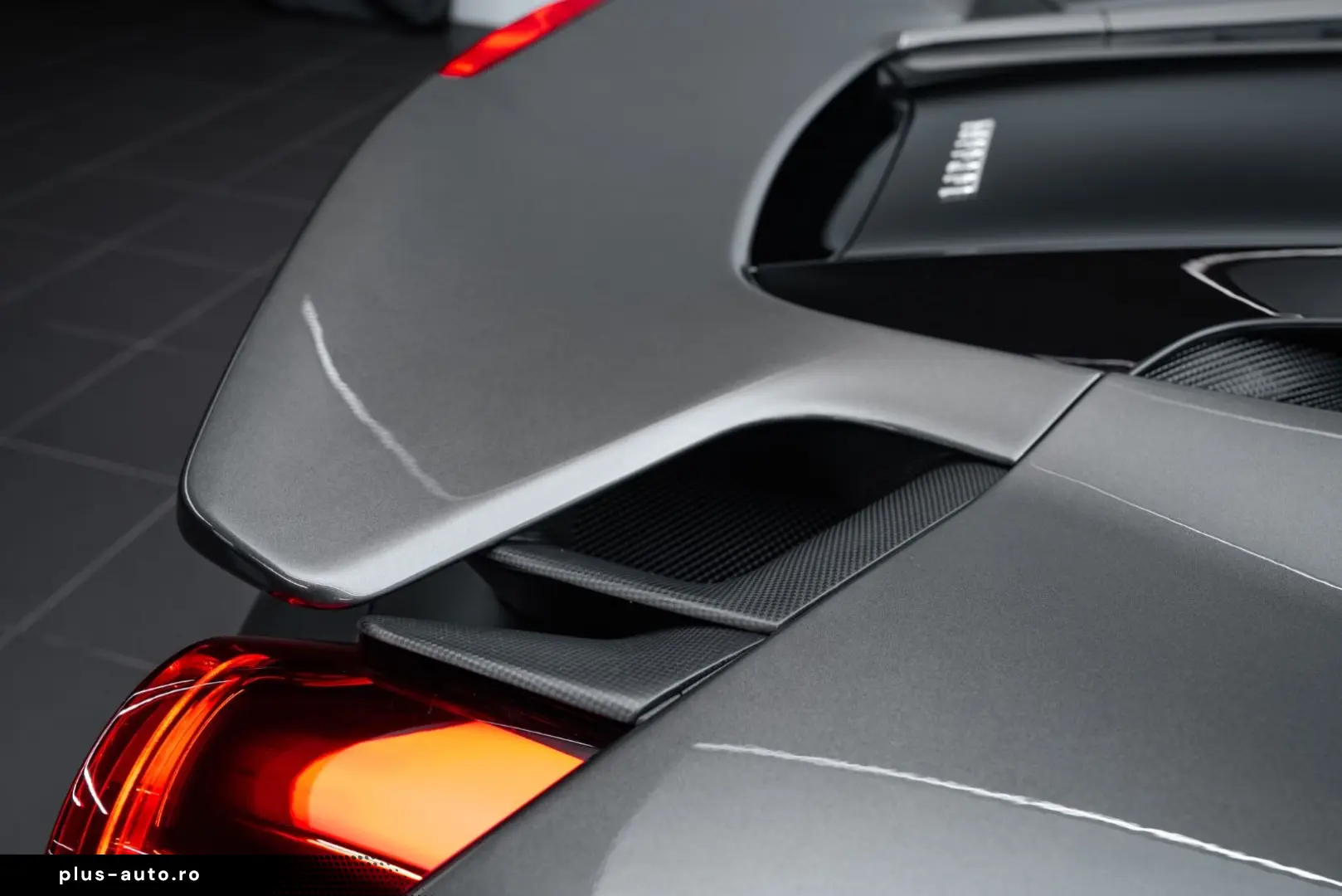 FERRARI 488 Pista Spider CARBON LIFT 1. HAND STOCK TOP