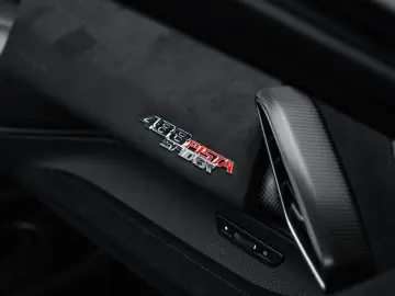 FERRARI 488 Pista Spider CARBON LIFT 1. HAND STOCK TOP