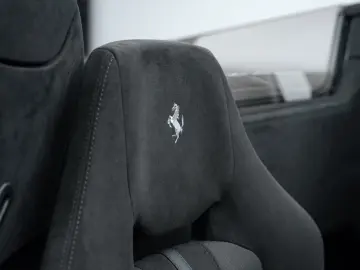 FERRARI 488 Pista Spider CARBON LIFT 1. HAND STOCK TOP