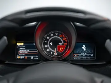 FERRARI 488 Pista Spider CARBON LIFT 1. HAND STOCK TOP