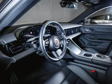 PORSCHE Taycan Performancebatterie  Panoramadach 4 1