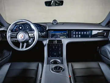 PORSCHE Taycan Performancebatterie  Panoramadach 4 1