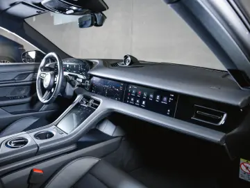 PORSCHE Taycan Performancebatterie  Panoramadach 4 1