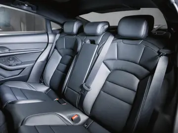 PORSCHE Taycan Performancebatterie  Panoramadach 4 1