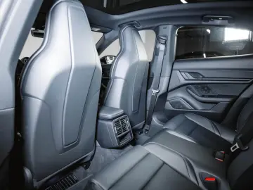 PORSCHE Taycan Performancebatterie  Panoramadach 4 1