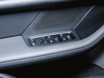 PORSCHE Taycan Performancebatterie  Panoramadach 4 1