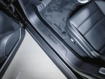 PORSCHE Taycan Performancebatterie  Panoramadach 4 1