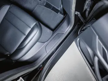 PORSCHE Taycan Performancebatterie  Panoramadach 4 1