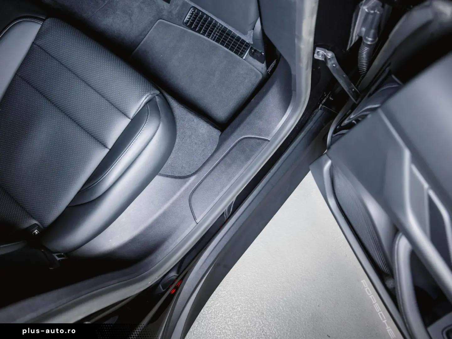 PORSCHE Taycan Performancebatterie  Panoramadach 4 1