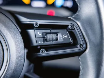 PORSCHE Taycan Performancebatterie  Panoramadach 4 1