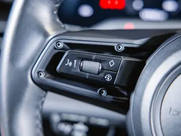 PORSCHE Taycan Performancebatterie  Panoramadach 4 1