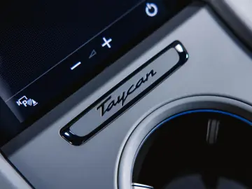 PORSCHE Taycan Performancebatterie  Panoramadach 4 1