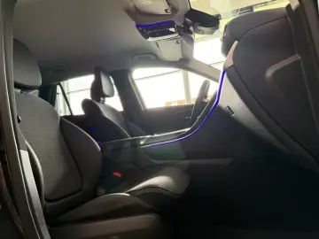 Mercedes-Benz GLC 200 AVANTGARDE AHK LED MEMORY