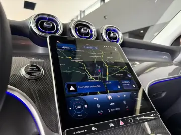 Mercedes-Benz GLC 200 AVANTGARDE AHK LED MEMORY