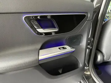 Mercedes-Benz GLC 200 AVANTGARDE AHK LED MEMORY