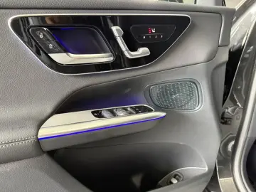 Mercedes-Benz GLC 200 AVANTGARDE AHK LED MEMORY