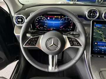 Mercedes-Benz GLC 200 AVANTGARDE AHK LED MEMORY