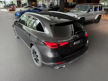 Mercedes-Benz GLC 200 AVANTGARDE AHK LED MEMORY