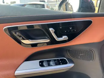 MERCEDES-BENZ GLC 300 4Matic AMG LEDER 360  MBUX AHK