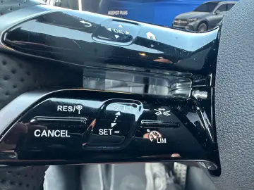 MERCEDES-BENZ GLC 300 4Matic AMG LEDER 360  MBUX AHK